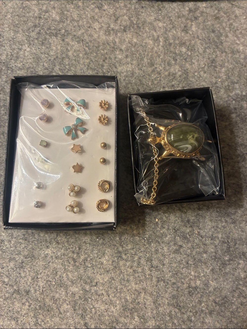 Avon Gold-Tone Earring Set with Mint Bow and Green Pendant